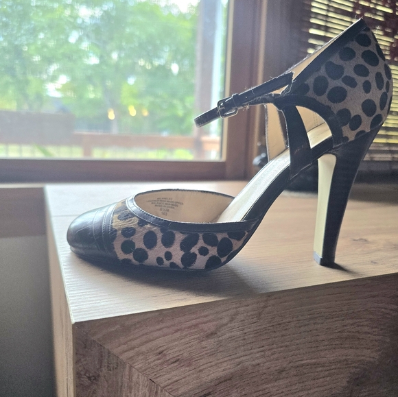 Audrey Brooke Leopard Print Heels - Picture 6 of 6